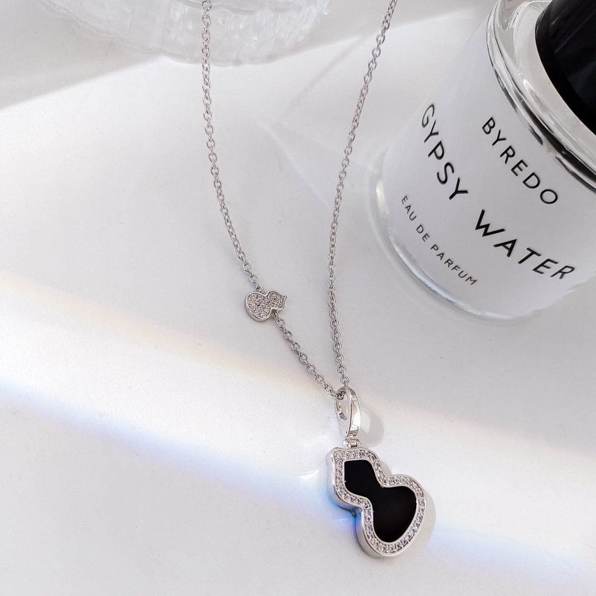 QEELIN WULU 2 MOTIF ONYX SILVER NECKLACE
